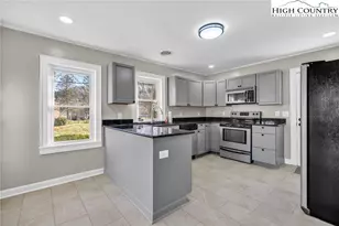 186 King St, West Jefferson, NC 28694 - Photo 13