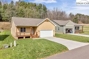 264 W Evergreen St, West Jefferson, NC 28694 - Photo 3