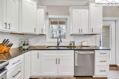 362 Fairway Oaks Drive, West Jefferson, NC 28694 - Photo 15