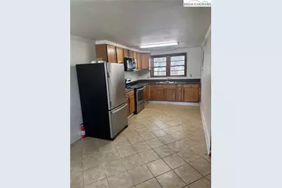 633 Cranberry Street, Newland, NC 28657 - Photo 5