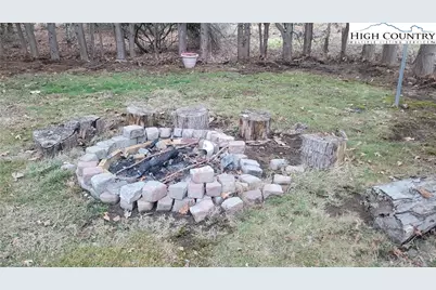 633 Cranberry Street, Newland, NC 28657 - Photo 3