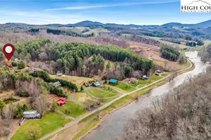 461 E Hidden Mountain Ln, Crumpler, NC 28617 - Photo 3