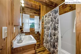 461 E Hidden Mountain Ln, Crumpler, NC 28617 - Photo 21