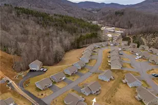 424 Townhomes Pl, Boone, NC 28607 - Photo 33