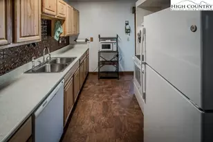 102 N Hickory Ln, Beech Mountain, NC 28604 - Photo 11