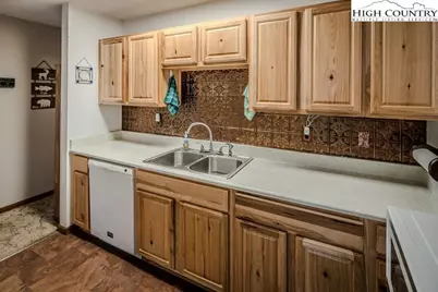 102 N Hickory Lane, Beech Mountain, NC 28604 - Photo 9