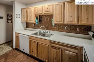 102 N Hickory Ln, Beech Mountain, NC 28604 - Photo 9