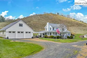 369 Spencer Branch Rd, Lansing, NC 28643 - Photo 5