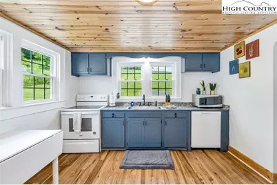 609 W Main Street, Jefferson, NC 28640 - Photo 13