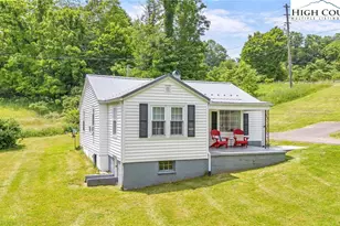 609 W Main St, Jefferson, NC 28640 - Photo 3