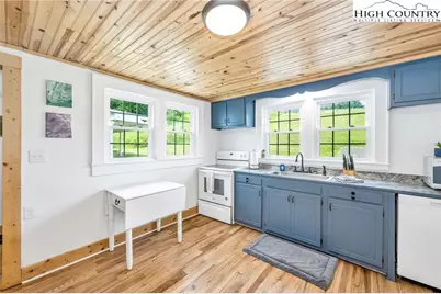 609 W Main Street, Jefferson, NC 28640 - Photo 13