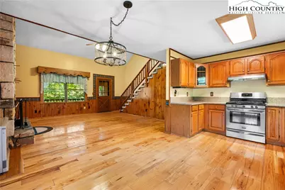 277 Country Lane, Newland, NC 28657 - Photo 5