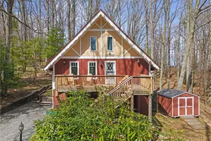 104 Oak Rd, Beech Mountain, NC 28604 - Photo 1