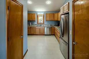 517 Pine Ridge Rd, Beech Mountain, NC 28604 - Photo 9
