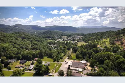 7277 Beech Mountain Road, Elk Park, NC 28622 - Photo 25