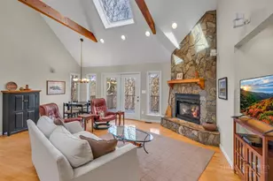 407 Peacock Dr, Blowing Rock, NC 28605 - Photo 9