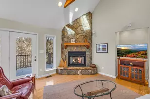 407 Peacock Dr, Blowing Rock, NC 28605 - Photo 7