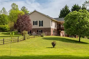 611 Briar Creek Dr, North Wilkesboro, NC 28659 - Photo 3