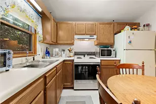 8977 Rose Hollow Ave, Newland, NC 28657 - Photo 7
