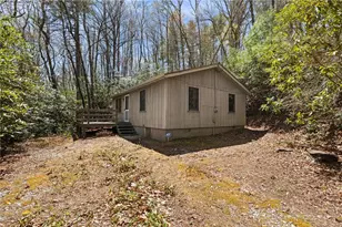 8977 Rose Hollow Ave, Newland, NC 28657 - Photo 17