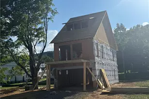 22 N Jefferson Ave, West Jefferson, NC 28694 - Photo 5