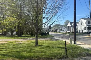 23 N Jefferson Ave, West Jefferson, NC 28694 - Photo 9