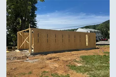 22 N. Jefferson Avenue, West Jefferson, NC 28694 - Photo 3
