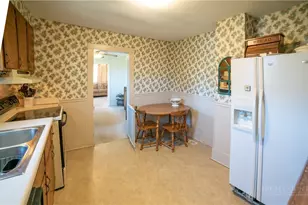 292 Little Elk Rd, Elk Park, NC 28622 - Photo 15