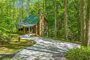 204 Mountain Side Ln, Crumpler, NC 28617 - Photo 3