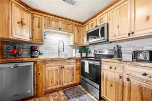 303 Sugar Top Dr, Sugar Mountain, NC 28604 - Photo 5