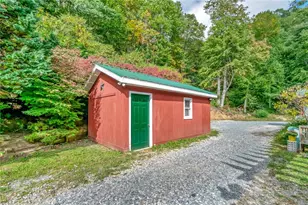 2209 Sugar Mountain 2 Rd, Newland, NC 28657 - Photo 5