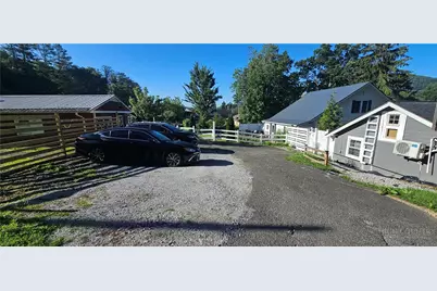 490 Cranberry Street, Newland, NC 28657 - Photo 35