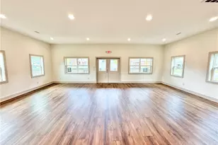 300 N Jefferson Ave, West Jefferson, NC 28694 - Photo 5