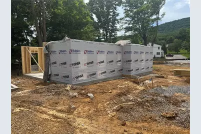 1 North Jefferson Avenue, West Jefferson, NC 28694 - Photo 3