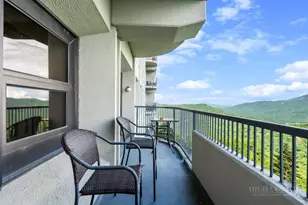 303 Sugar Top Dr, Sugar Mountain, NC 28604 - Photo 5