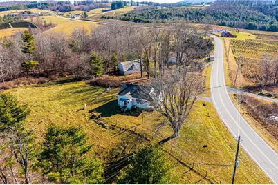 1040 Barrett Road, Ennice, NC 28623 - Photo 7