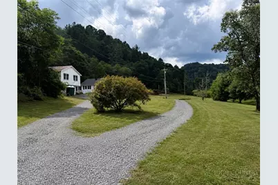 1443 Old Toe River Road, Newland, NC 28657 - Photo 9