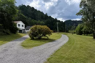 1443 Old Toe River Rd, Newland, NC 28657 - Photo 9