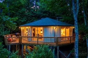 104 Fawn Ln, Beech Mountain, NC 28604 - Photo 1