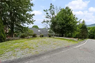 218 Slope View Rd, Sugar Mountain, NC 28604 - Photo 35