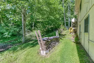 816 Hemlock Dr, Newland, NC 28657 - Photo 37