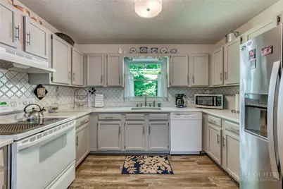 816 Hemlock Drive, Newland, NC 28657 - Photo 7