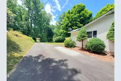 886 Hanging Rock Road, Spruce Pine, NC 28777 - Photo 5