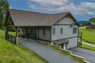 726 Silver Springs Dr, Banner Elk, NC 28604 - Photo 3