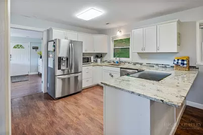 300 South Avenue, West Jefferson, NC 28694 - Photo 5
