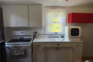 511 Bare St, West Jefferson, NC 28694 - Photo 17