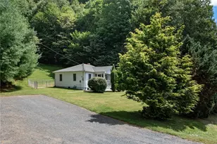 1384 E Staggs Creek Rd, Lansing, NC 28643 - Photo 31