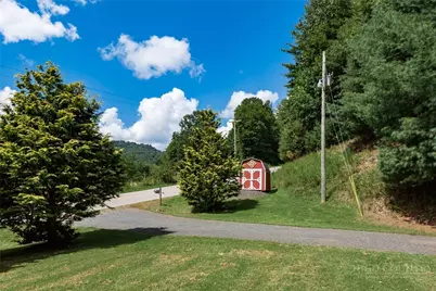 1384 E Staggs Creek Road, Lansing, NC 28643 - Photo 29