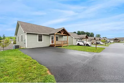 555 Townhomes Place #555, Boone, NC 28607 - Photo 3