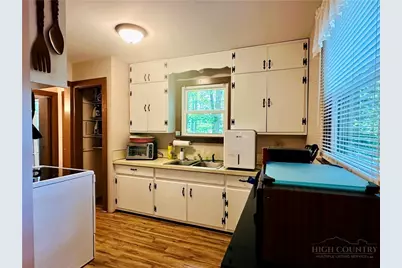 319 Walnut Hills Circle, Crumpler, NC 28617 - Photo 5